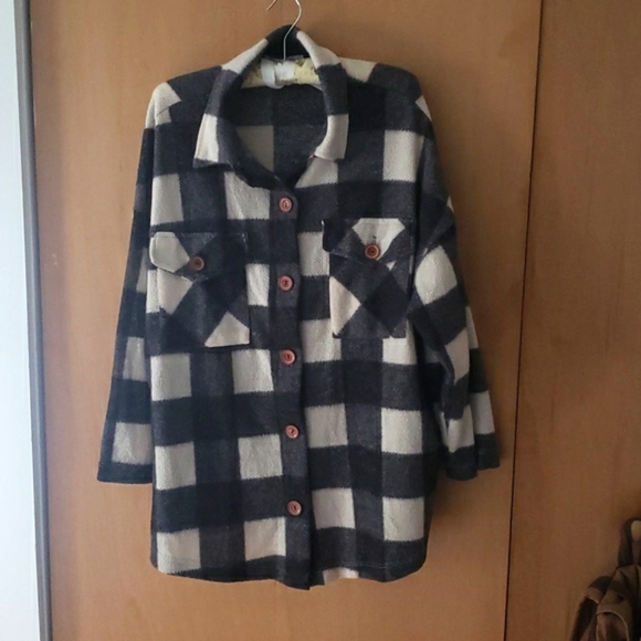 Comfy Oversized Shirt/Jacket with Wooden Buttons - Picture 9 of 10